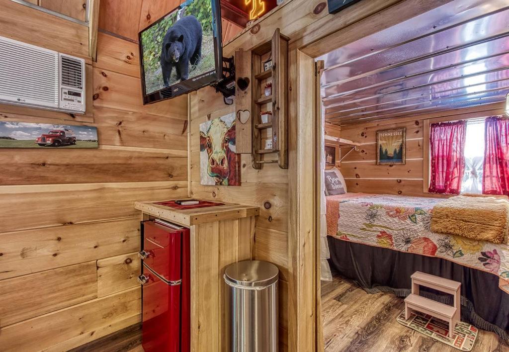 The Tiny Barn, 1089 Free Tickets Each Paid Day, Dollywood And More セバービル エクステリア 写真