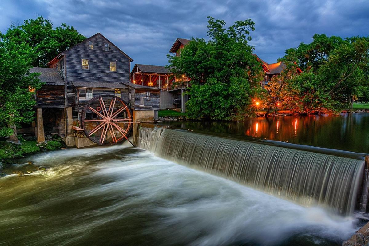 The Tiny Barn, 1089 Free Tickets Each Paid Day, Dollywood And More セバービル エクステリア 写真